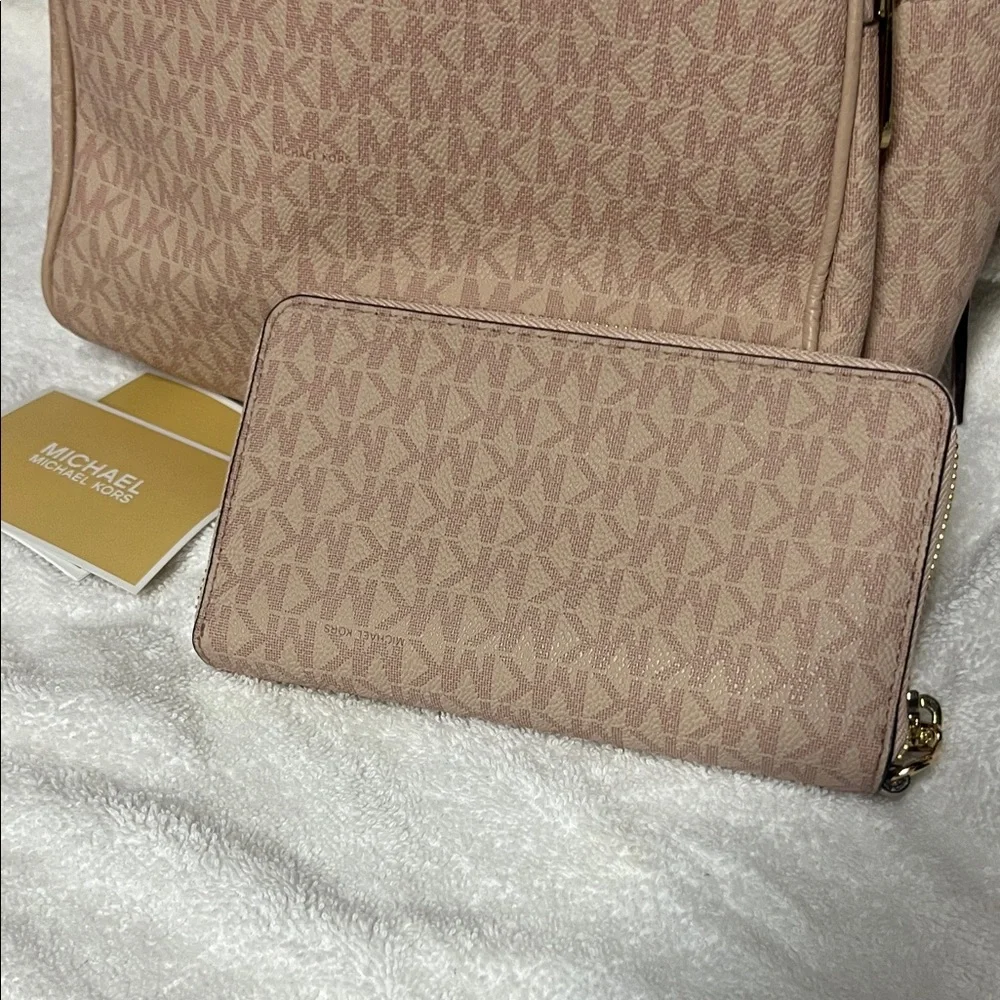 Michael Kors Beige Monogram Backpack and Wallet - Picture 5 of 7
